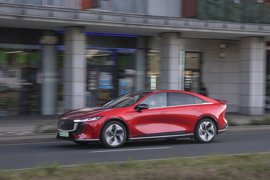 MAZDA6e ZDOBYWA TYTUŁ WORLD CAR DESIGN OF THE YEAR 2026
