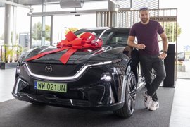 Mazda CX-6e i Jan Blachowicz